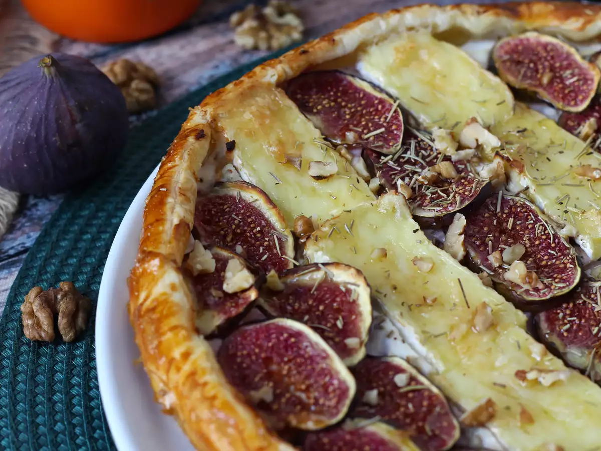 Tenký koláč s fíky, brie a ořechy - foto 4