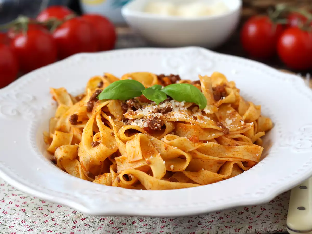 Těstoviny s boloňskou omáčkou - tagliatelle al ragù alla bolognese - foto 3