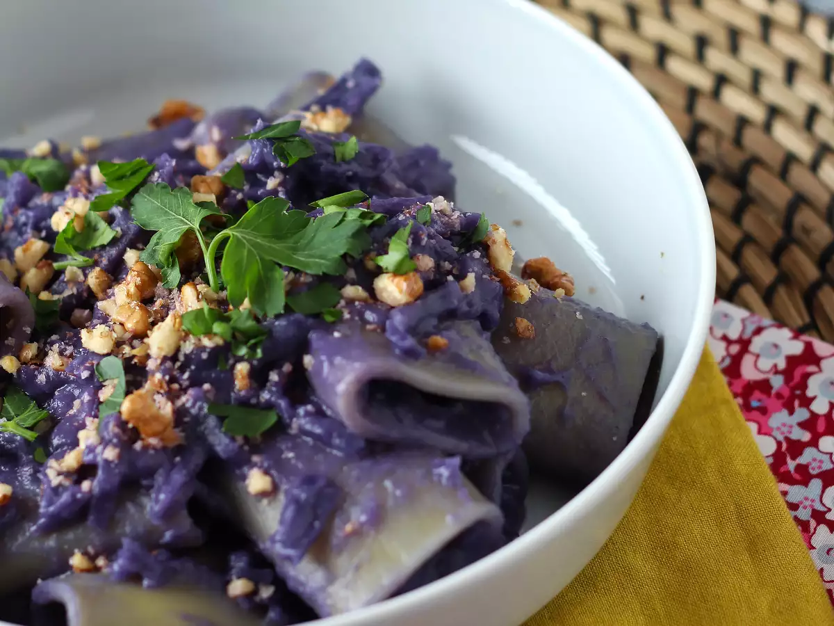 Těstoviny s červeným zelím a vlašskými ořechy: efektní a snadný recept - foto 4