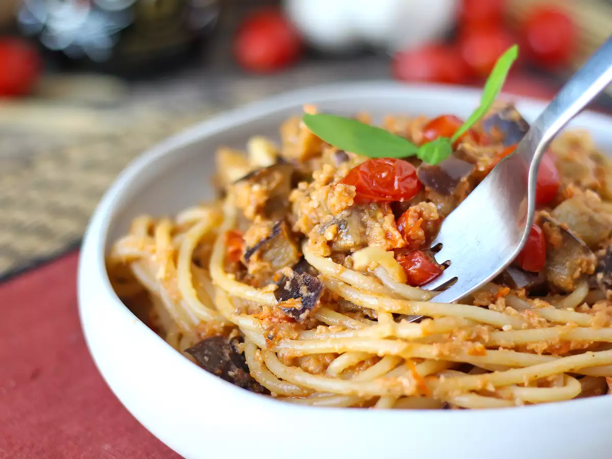 Těstoviny s lilkovým krémem a cherry rajčátky: jednoduchý a chutný recept - foto 3