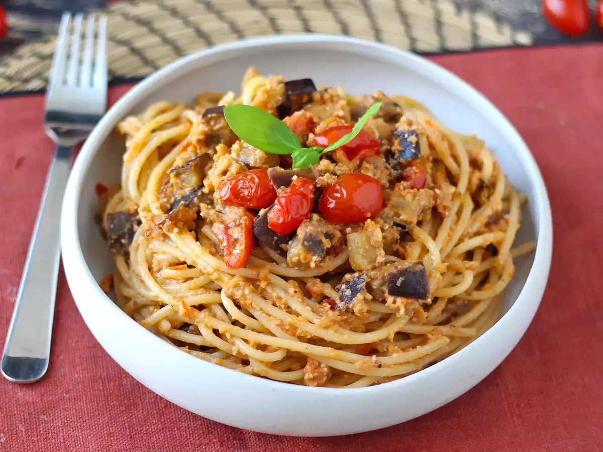 Těstoviny s lilkovým krémem a cherry rajčátky: jednoduchý a chutný recept - foto 4