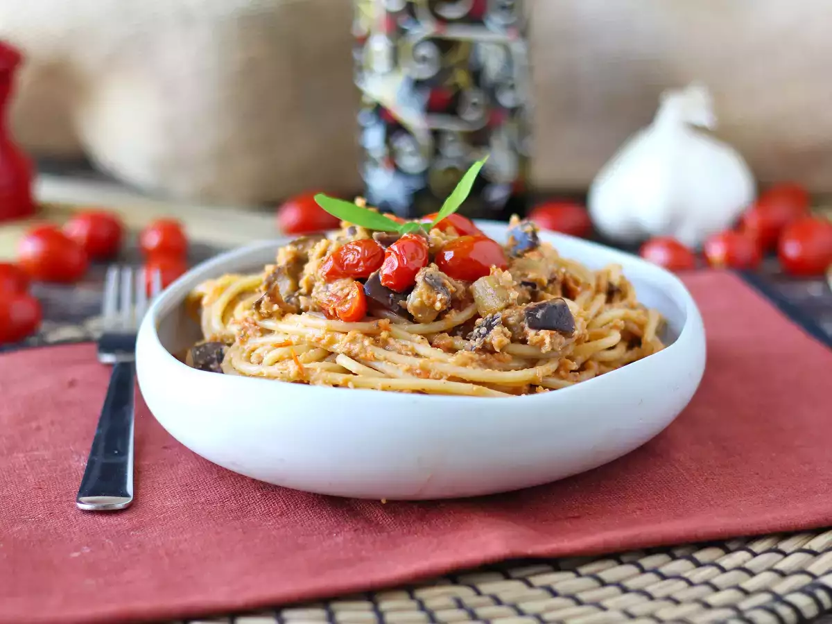 Těstoviny s lilkovým krémem a cherry rajčátky: jednoduchý a chutný recept - foto 5