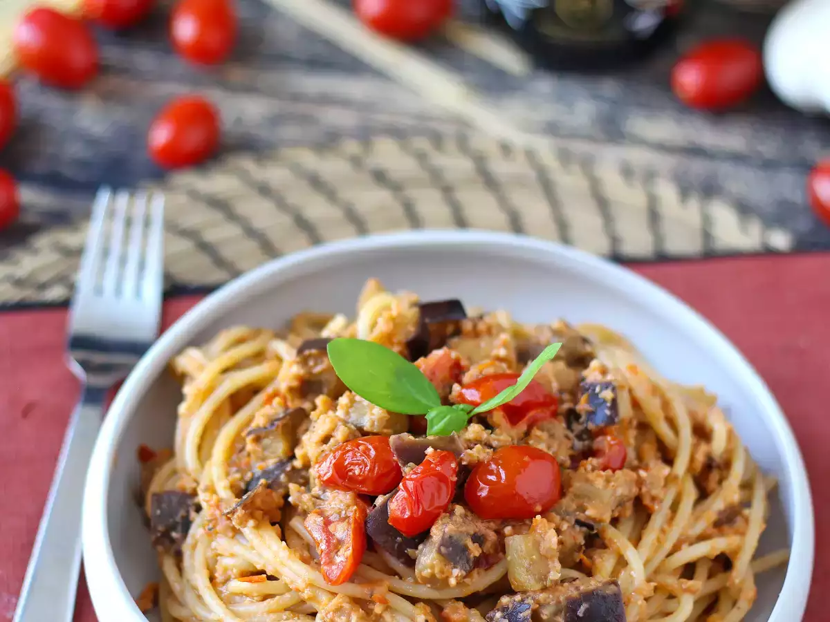 Těstoviny s lilkovým krémem a cherry rajčátky: jednoduchý a chutný recept - foto 6