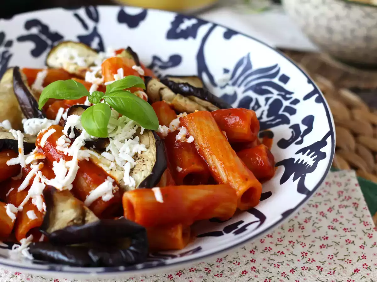 Těstoviny sicilské s lilkem, snadná a lehká verze - Pasta alla Norma - foto 2