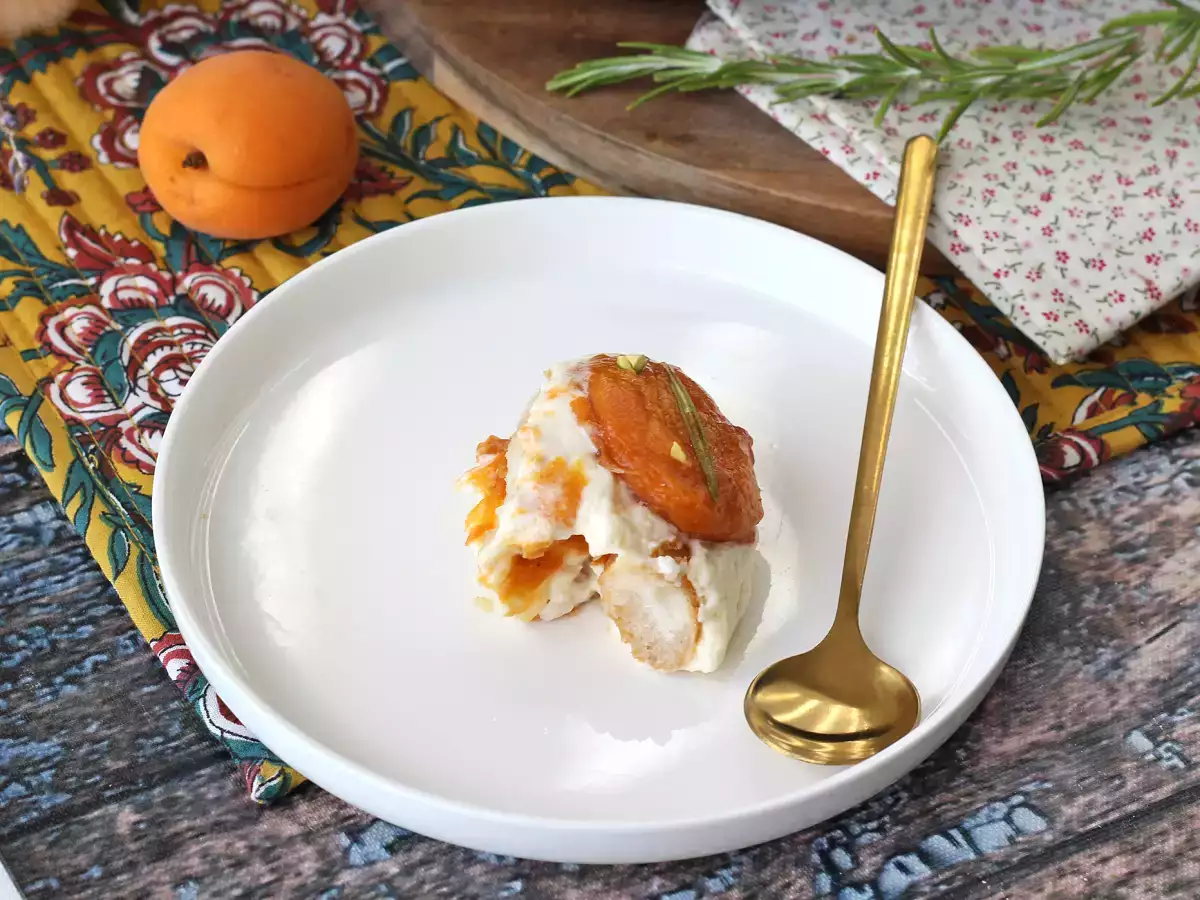 Tiramisu s pečenými meruňkami: ovocný a lahodně krémový dezert, ideální na léto - foto 3