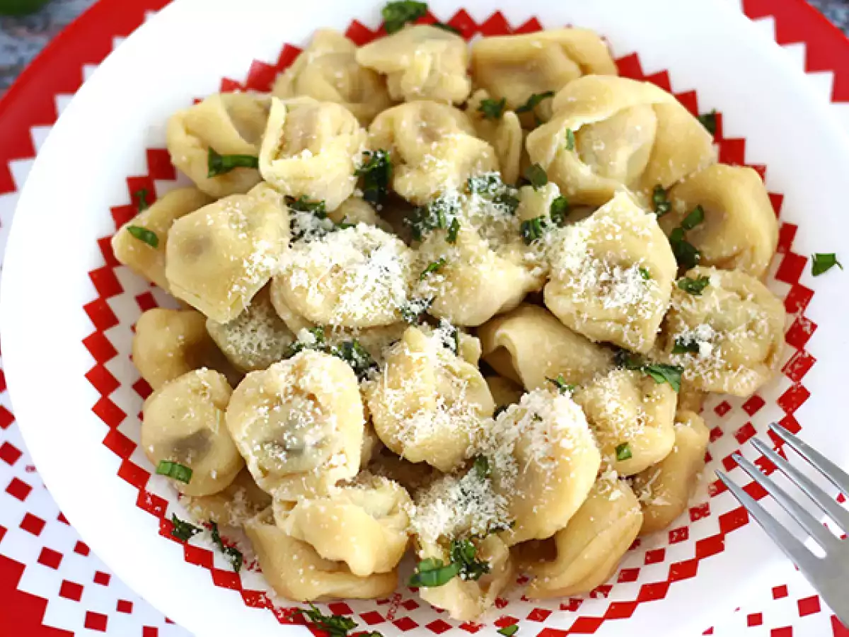 Tortellini s parmazánem, šunkou a bazalkou - foto 2