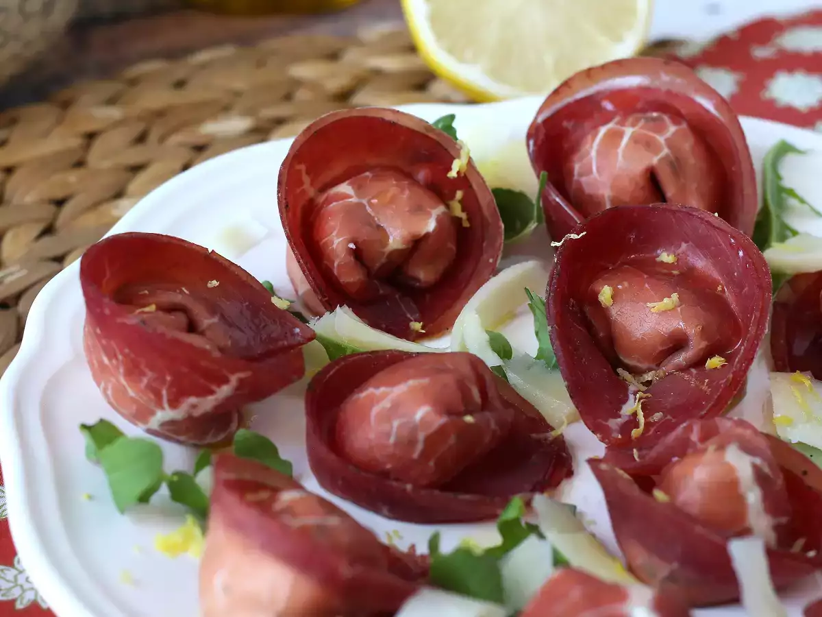 Tortelloni di bresaola plněné rukolou a sýrem ricotta: chutné a hotové za 10 minut! - foto 3