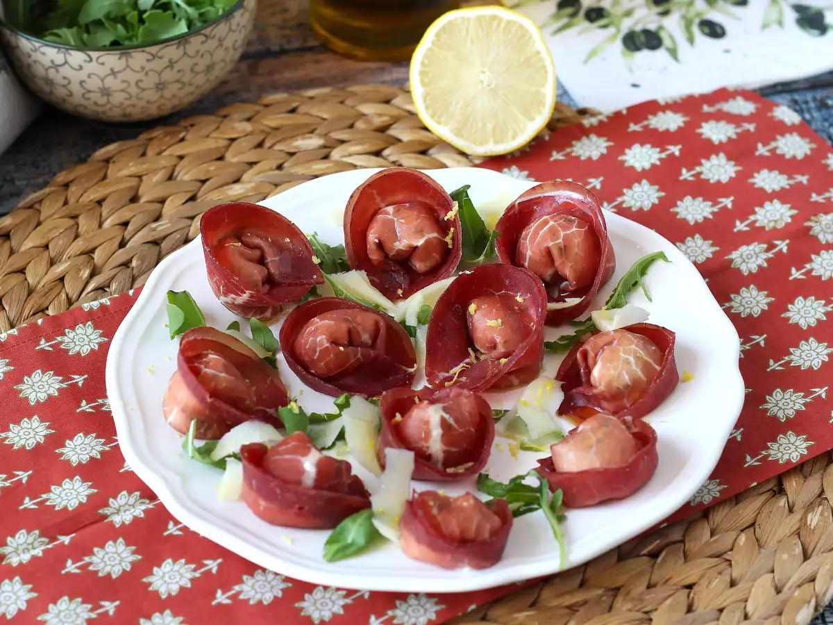 Tortelloni di bresaola plněné rukolou a sýrem ricotta: chutné a hotové za 10 minut! - foto 6