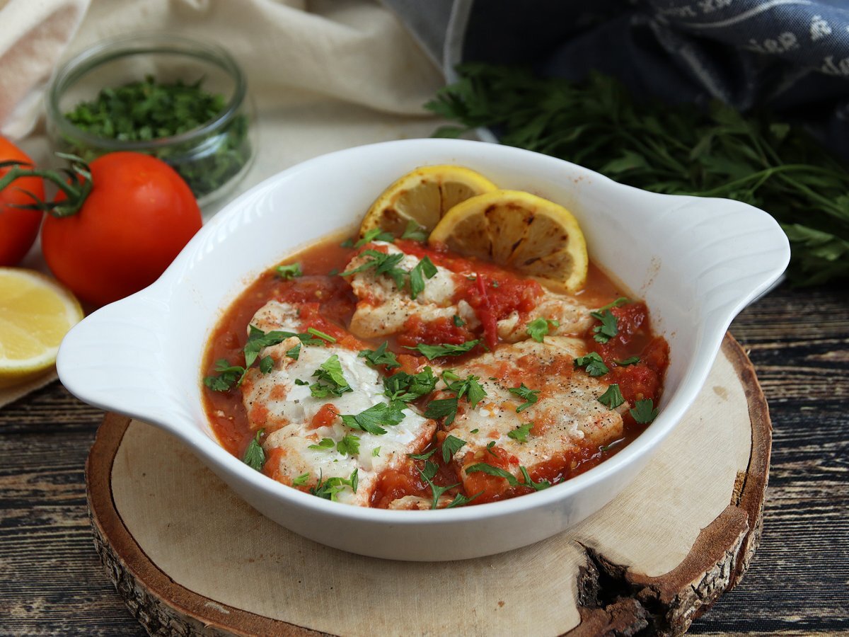 Treska tmavá s rajčaty a citronem (zdravý a snadný recept!)