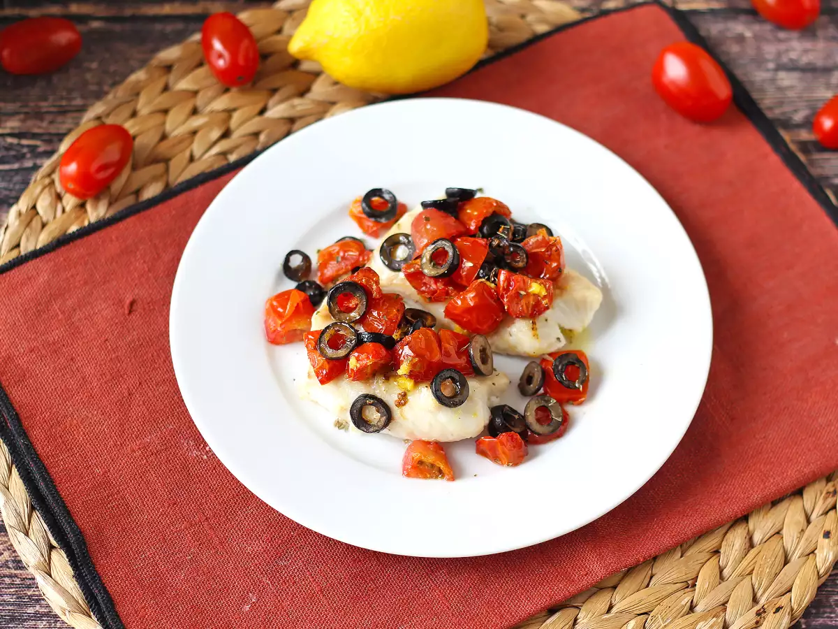 Treska v horkovzdušné fritéze s cherry rajčátky, olivami a citronem: lehký a rychlý recept - foto 6