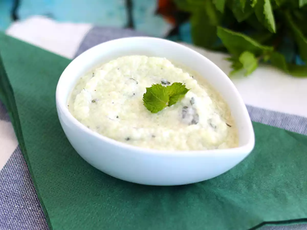 Tzatziki, řecká okurková a jogurtová omáčka - foto 2