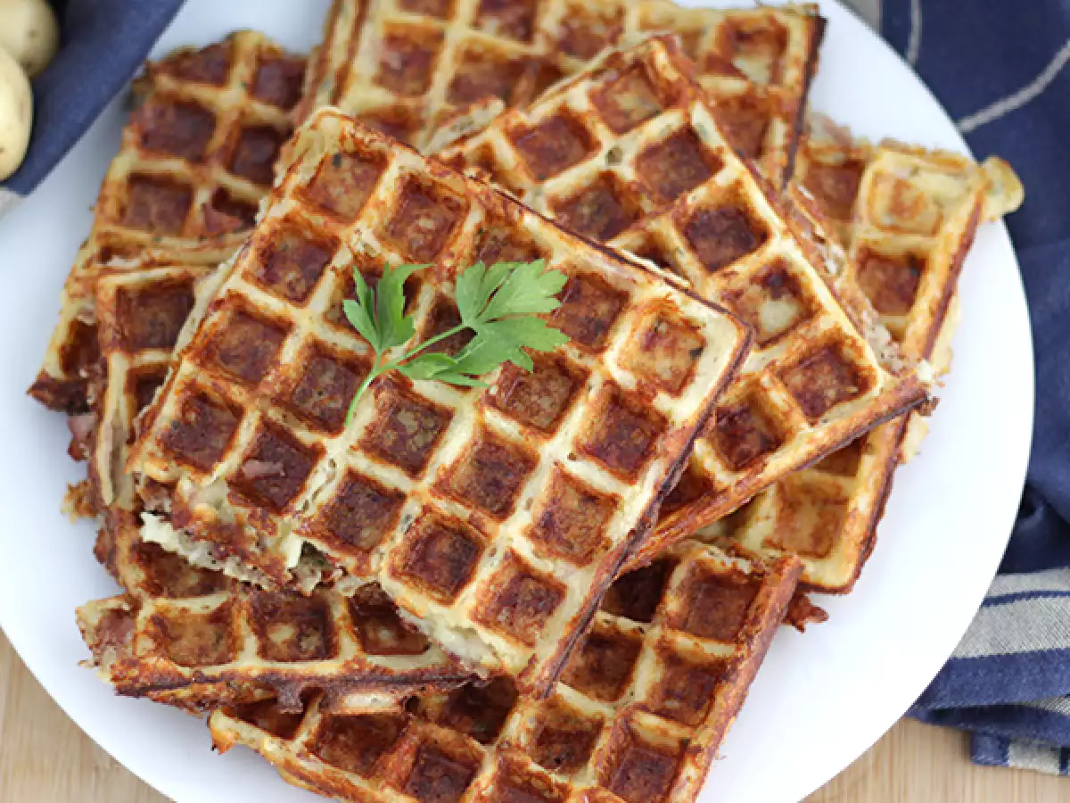 Vafle se slaninou, sýrem Comté a bramborami - foto 2