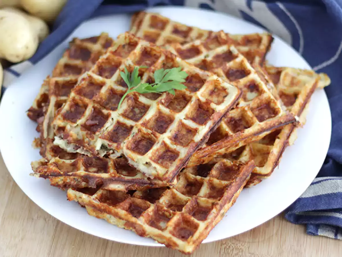 Vafle se slaninou, sýrem Comté a bramborami - foto 3