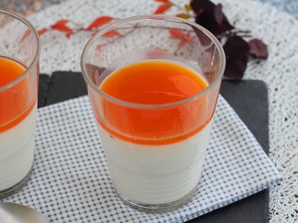 Vanilková panna cotta s meruňkovým coulis - foto 3