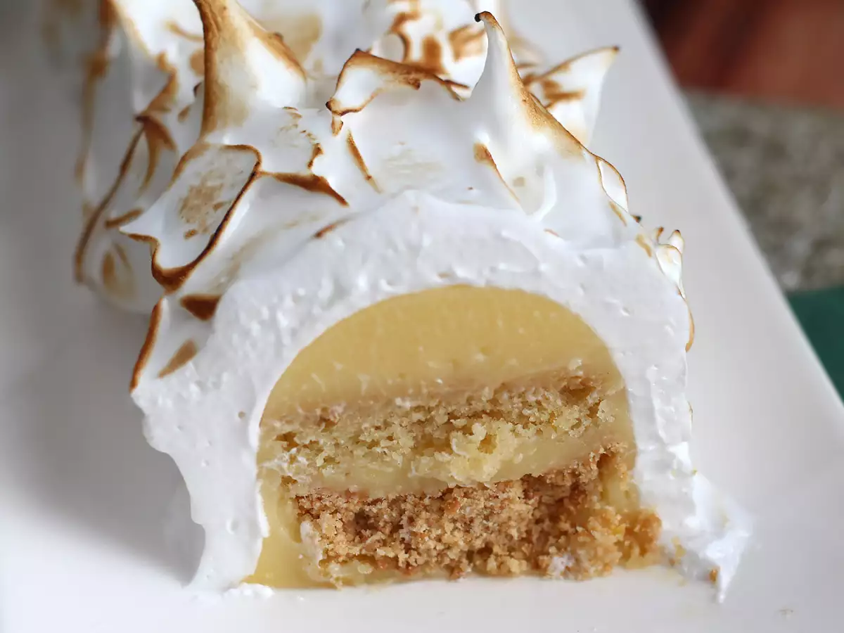 Vánoční poleno ve stylu citronového koláče s pusinkami - foto 4