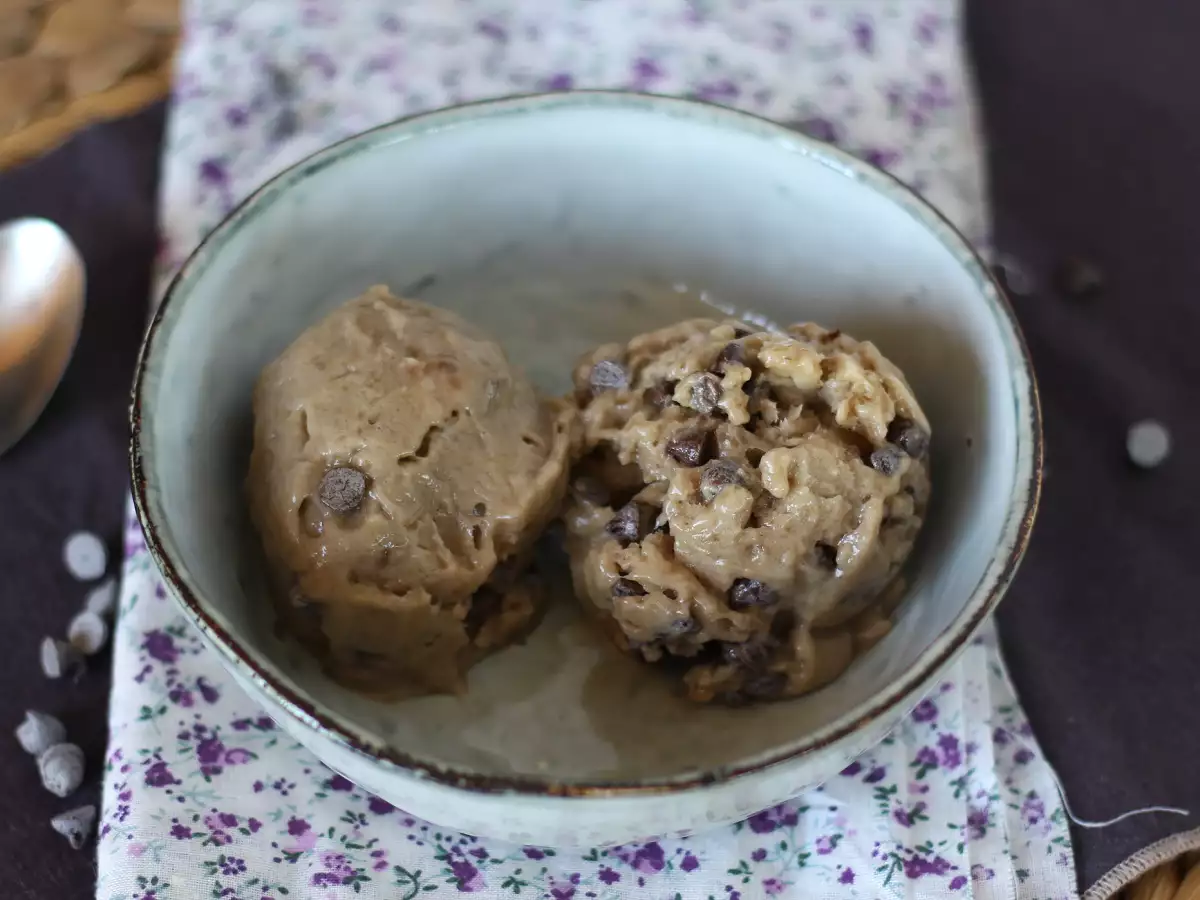 Veganská banánová zmrzlina s příchutí cookie dough – snadný recept - foto 2