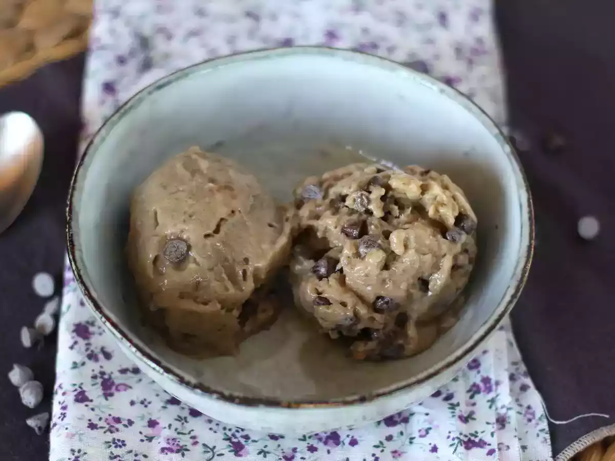 Veganská banánová zmrzlina super snadná na výrobu s příchutí sušenek! Veganské sušenkové těsto - foto 2