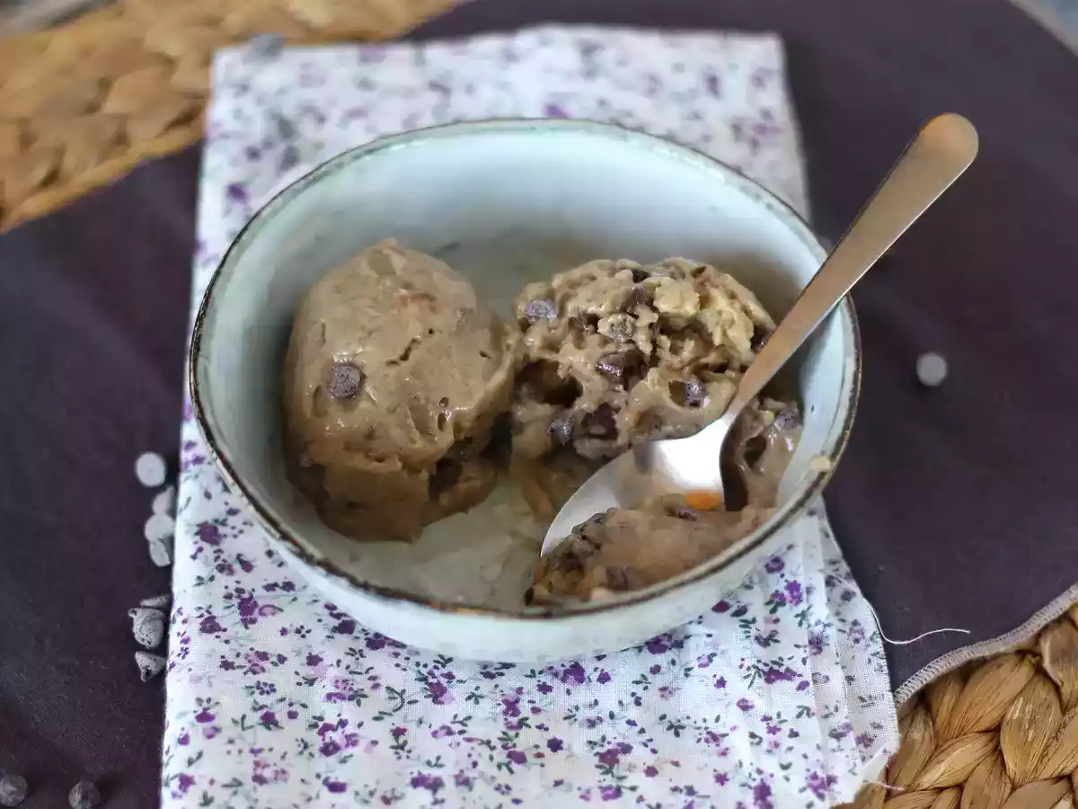 Veganská banánová zmrzlina super snadná na výrobu s příchutí sušenek! Veganské sušenkové těsto - foto 3
