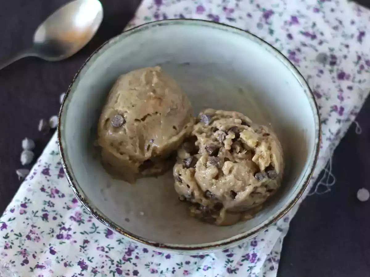 Veganská banánová zmrzlina super snadná na výrobu s příchutí sušenek! Veganské sušenkové těsto - foto 4