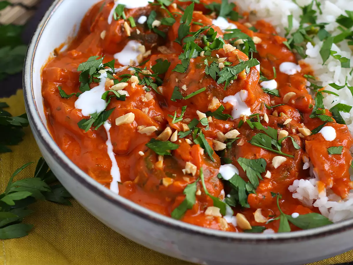 Veganská malai kofta: cizrnové kuličky s rajčatovou omáčkou