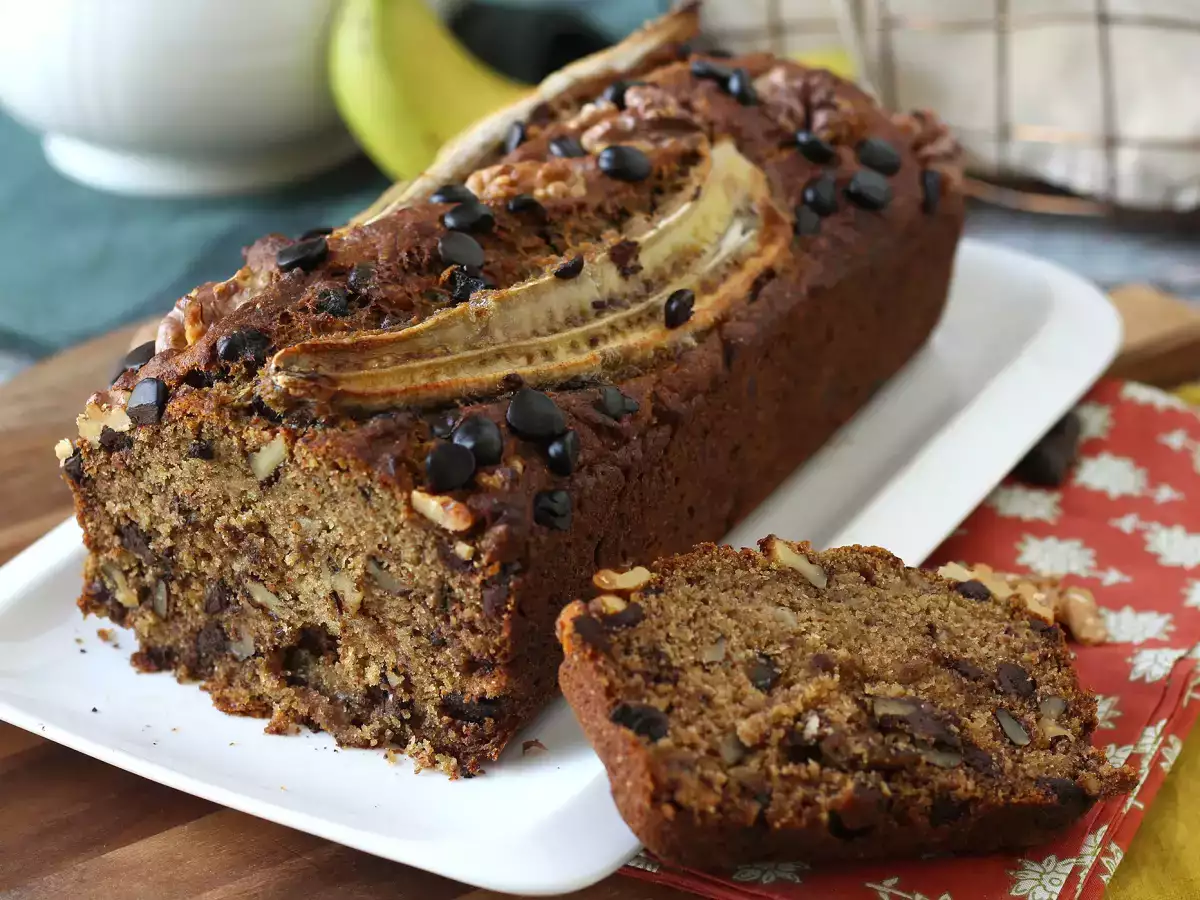 Veganský banánový chlebíček s miso, ořechy a čokoládou - foto 6