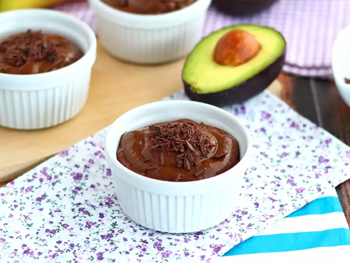 Veganský dezertní krém s čokoládou, banánem a avokádem