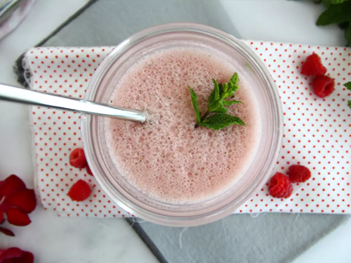 Veganský malinovo-mátový milkshake - foto 3