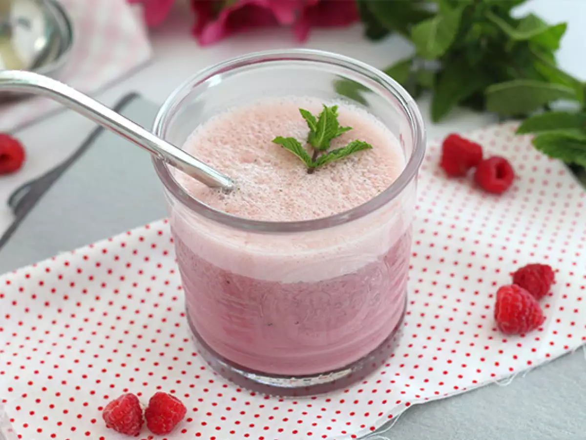 Veganský malinovo-mátový milkshake - foto 4