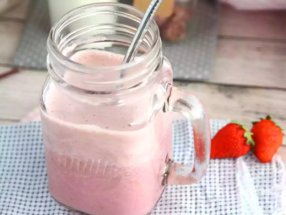 Veganský mléčný koktejl z červeného ovoce - foto 2