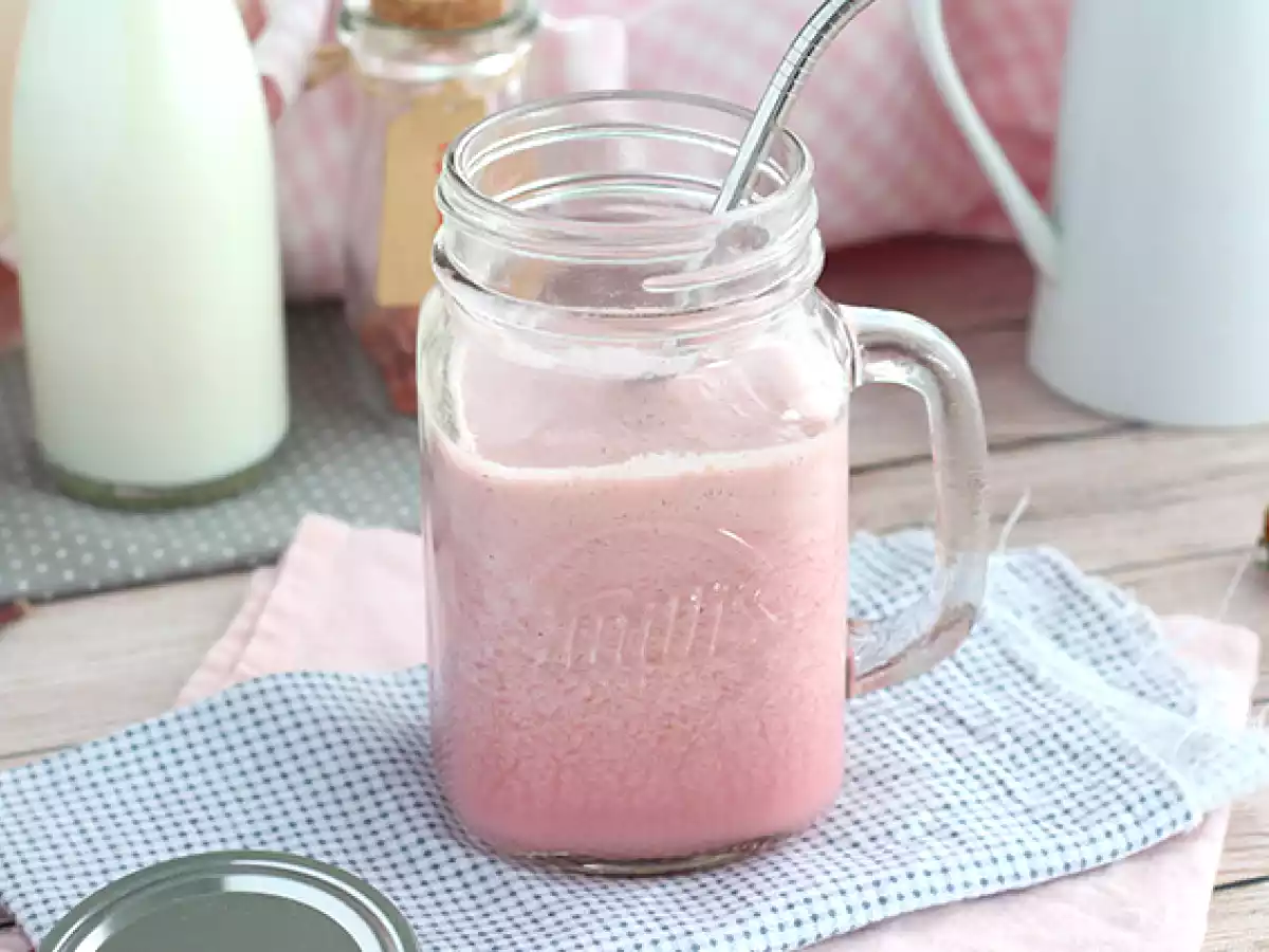 Veganský mléčný koktejl z červeného ovoce - foto 4