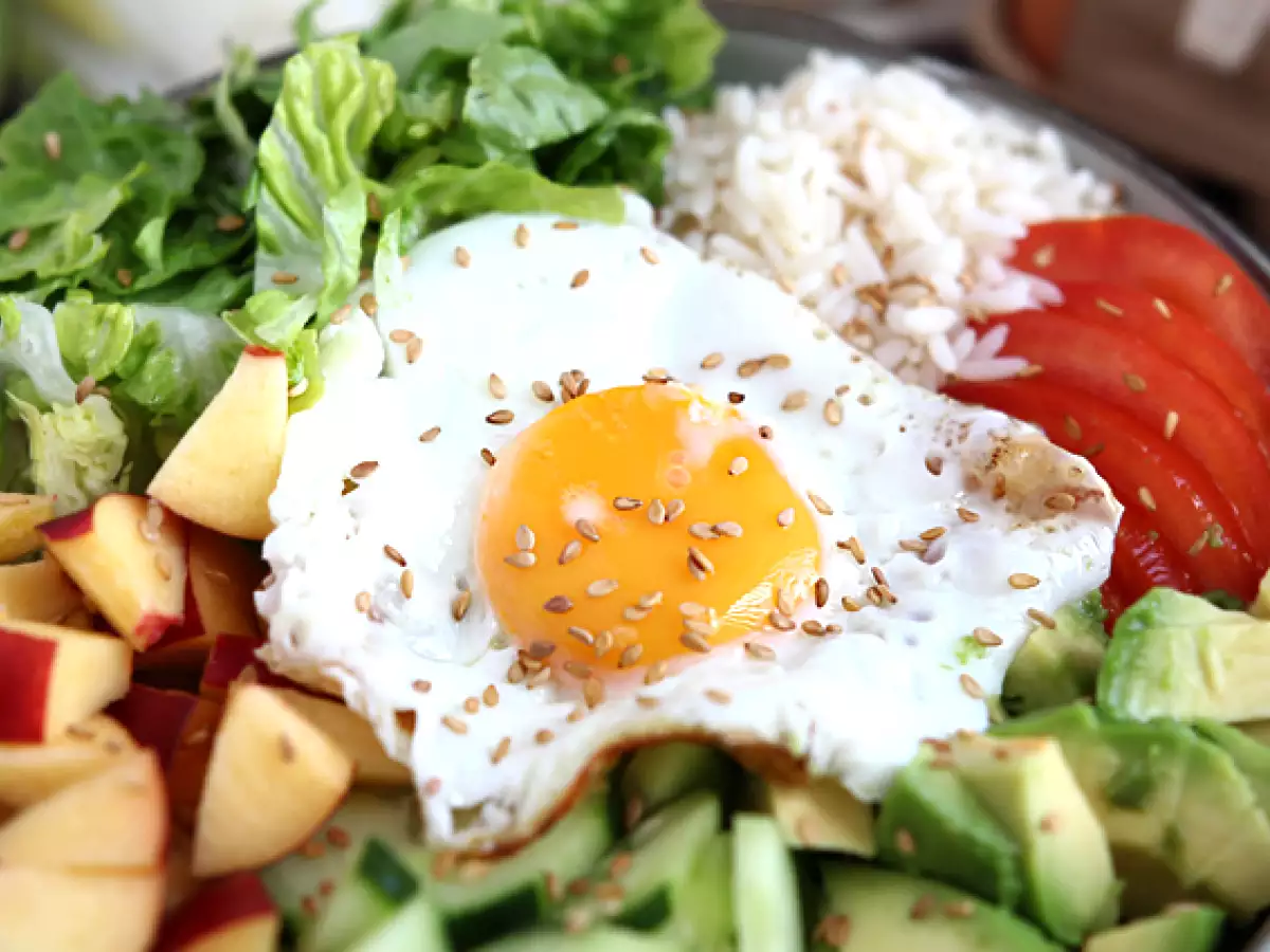 Vegetariánská mísa Buddha - Krásně vyvážený a barevný salát! - foto 2