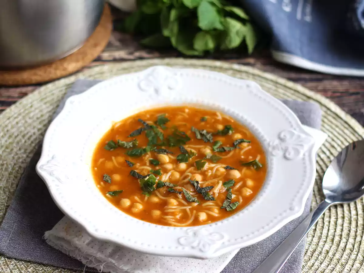 Vegetariánská polévka, aromatická a lahodná polévka!