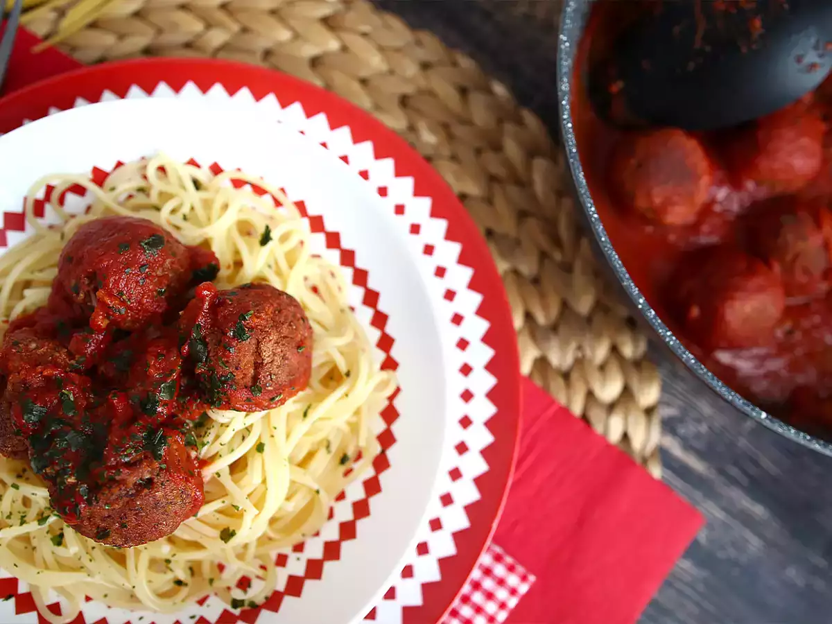 Vegetariánské seitanové kuličky v rajčatové omáčce - foto 2