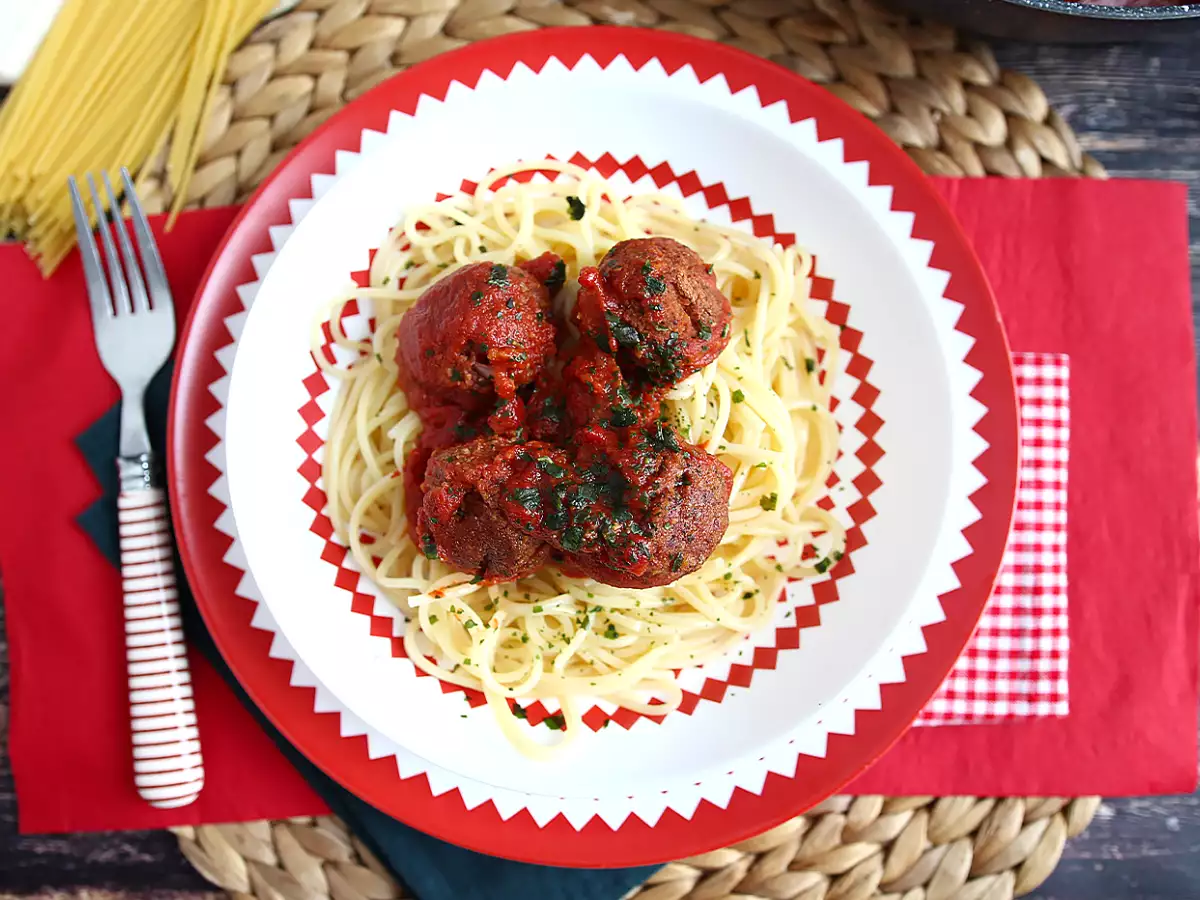 Vegetariánské seitanové kuličky v rajčatové omáčce - foto 3