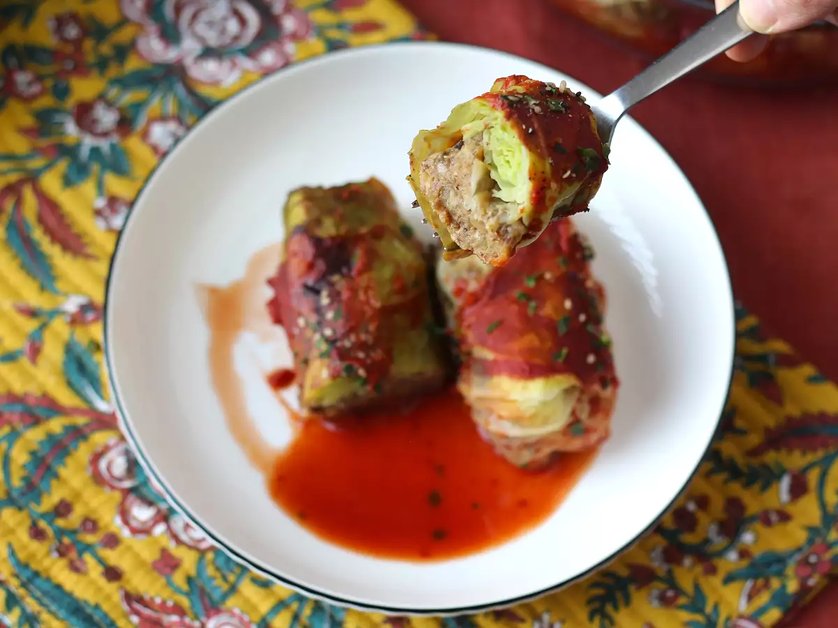Vegetariánské zelné závitky s houbami, rýží a misem - foto 5