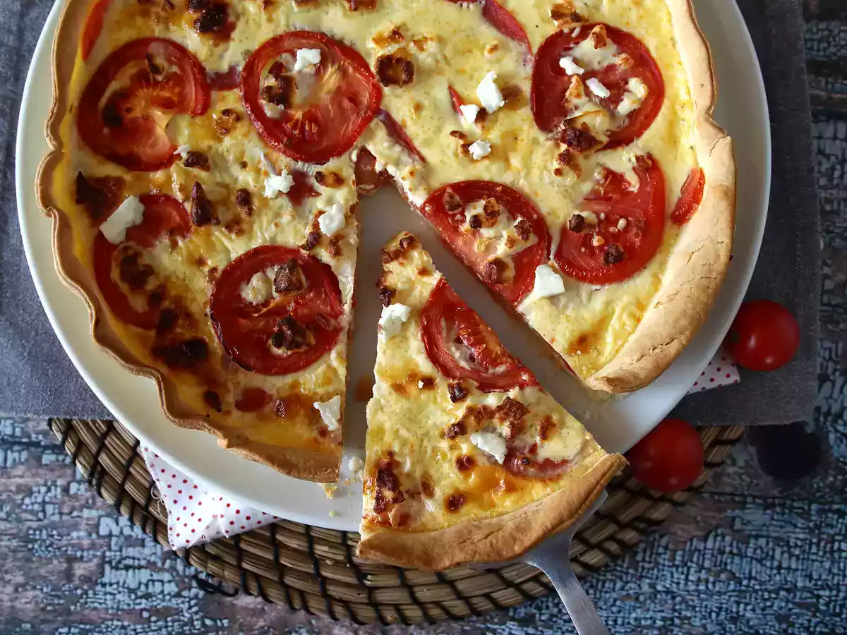 Vegetariánský koláč s rajčaty a fetou, ideální na piknik! - foto 2