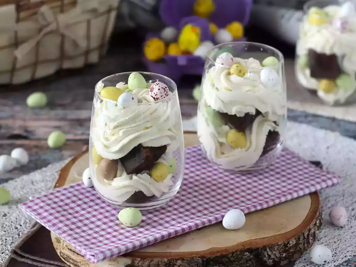Velikonoční brownie a šlehačkové poháry