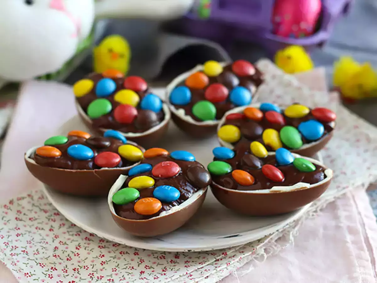 Velikonoční čokoládová vajíčka plněná čokoládovým krémem a M&M's - foto 3