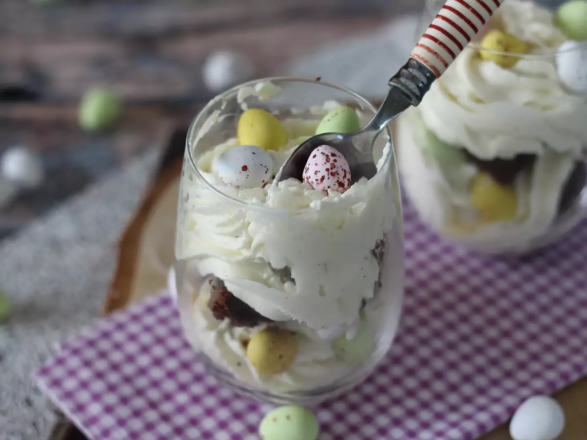 Velikonoční poháry s brownies a šlehačkou - foto 4