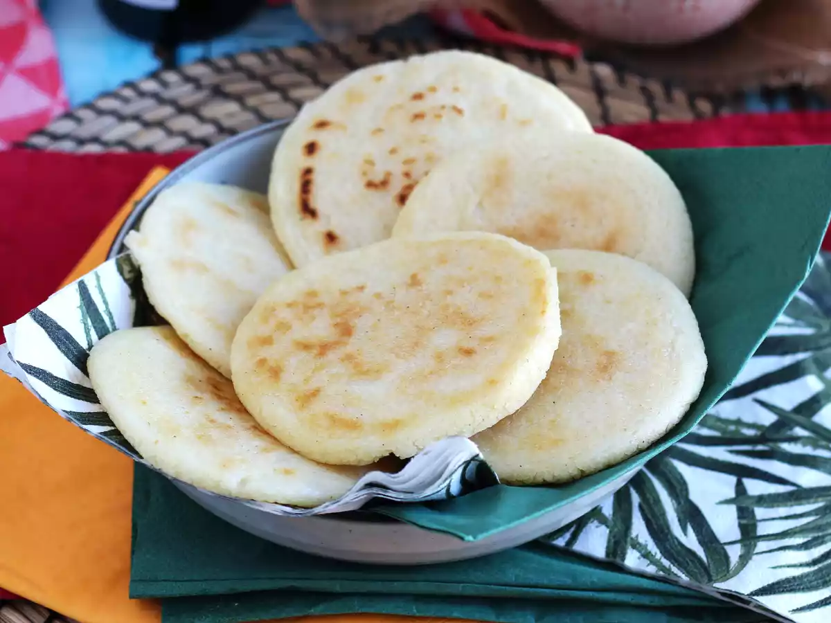 Venezuelské arepy, bezlepkové housky z pouhých 3 ingrediencí