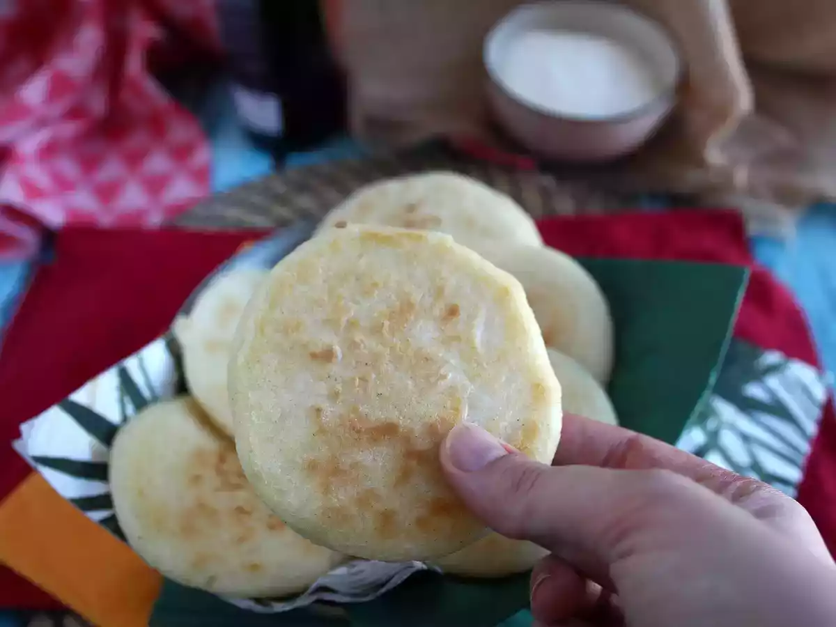 Venezuelské arepy, bezlepkové housky z pouhých 3 ingrediencí - foto 2