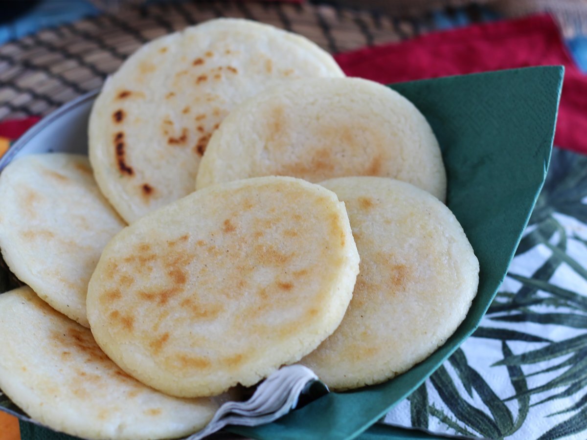 Venezuelské arepy, bezlepkové housky z pouhých 3 ingrediencí - foto 4