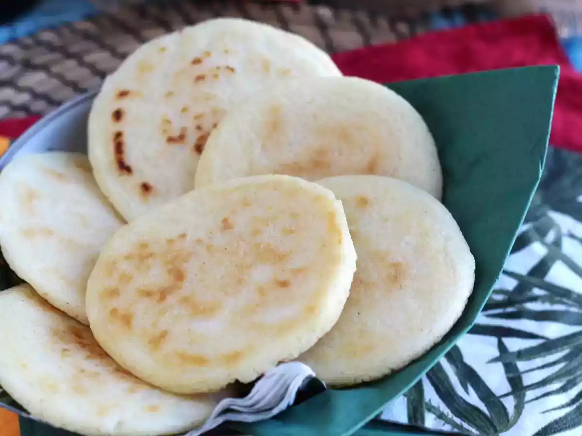 Venezuelské arepy, bezlepkové housky z pouhých 3 ingrediencí - foto 4