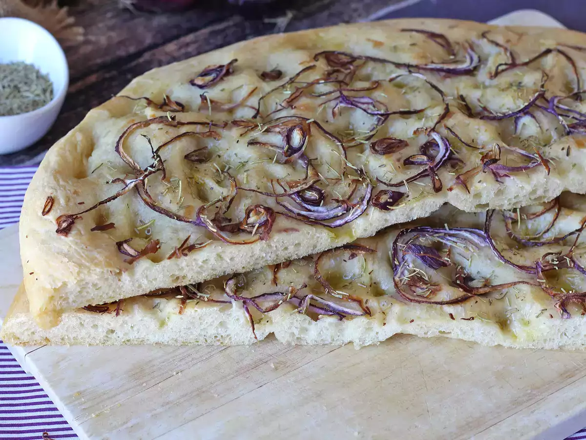 Venkovská focaccia s cibulí a rozmarýnem - foto 4