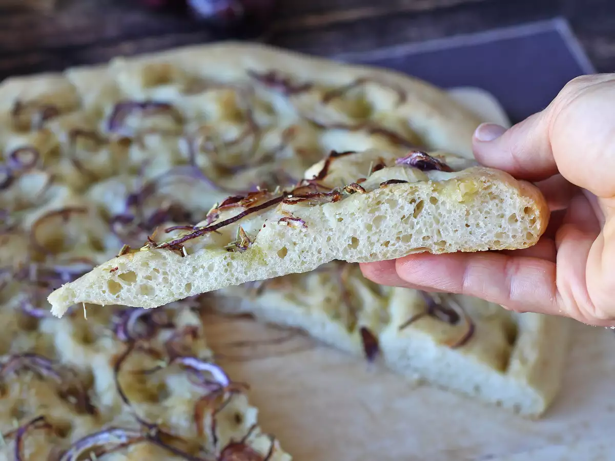 Venkovská focaccia s cibulí a rozmarýnem - foto 5