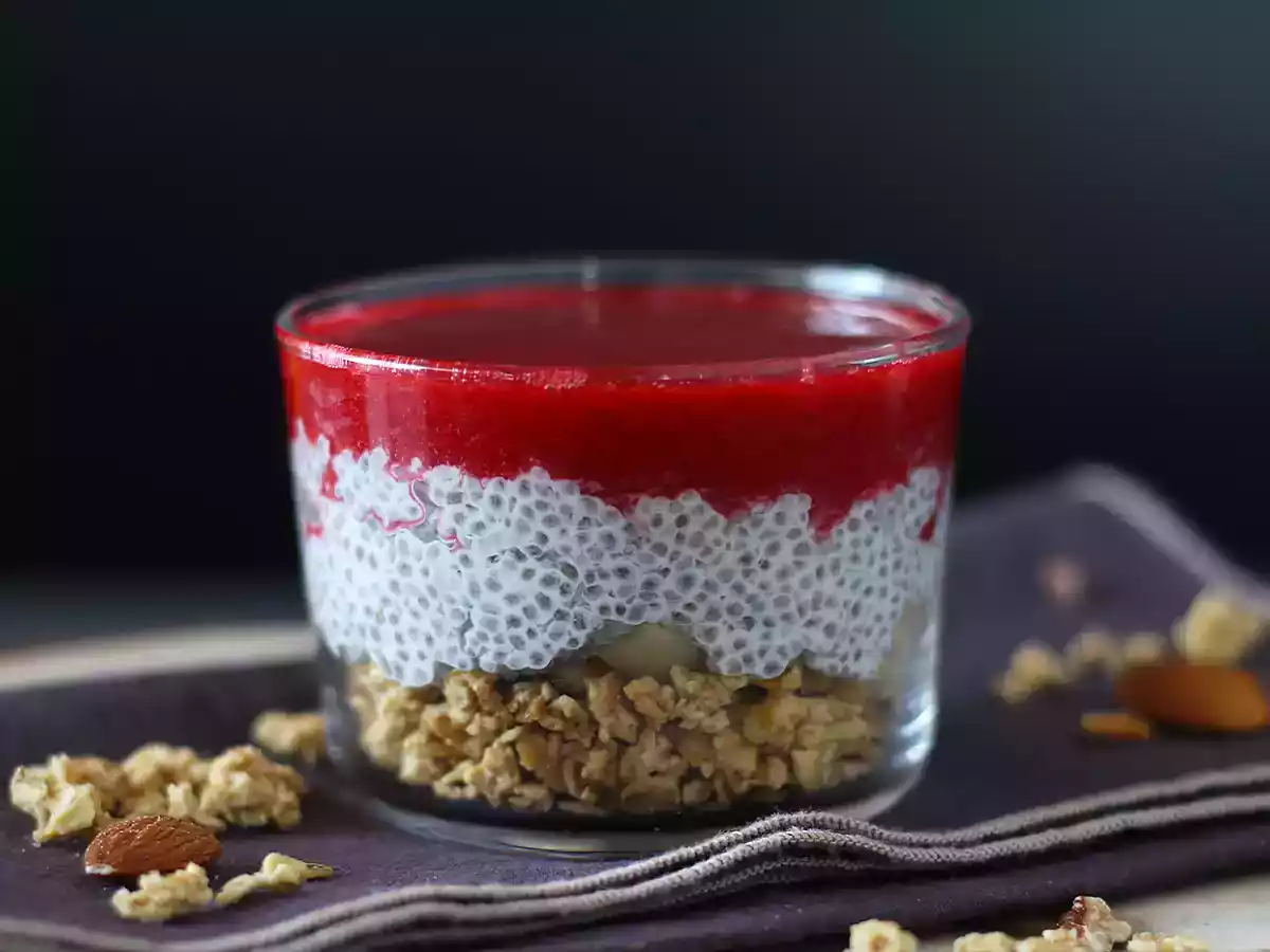 Verriny s chia pudinkem z kokosového mléka, malinami a granolou - foto 2