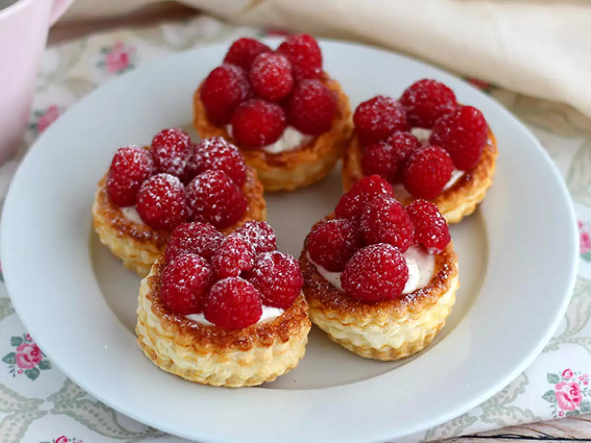 Vol-au-vent s malinami a mascarpone - foto 3