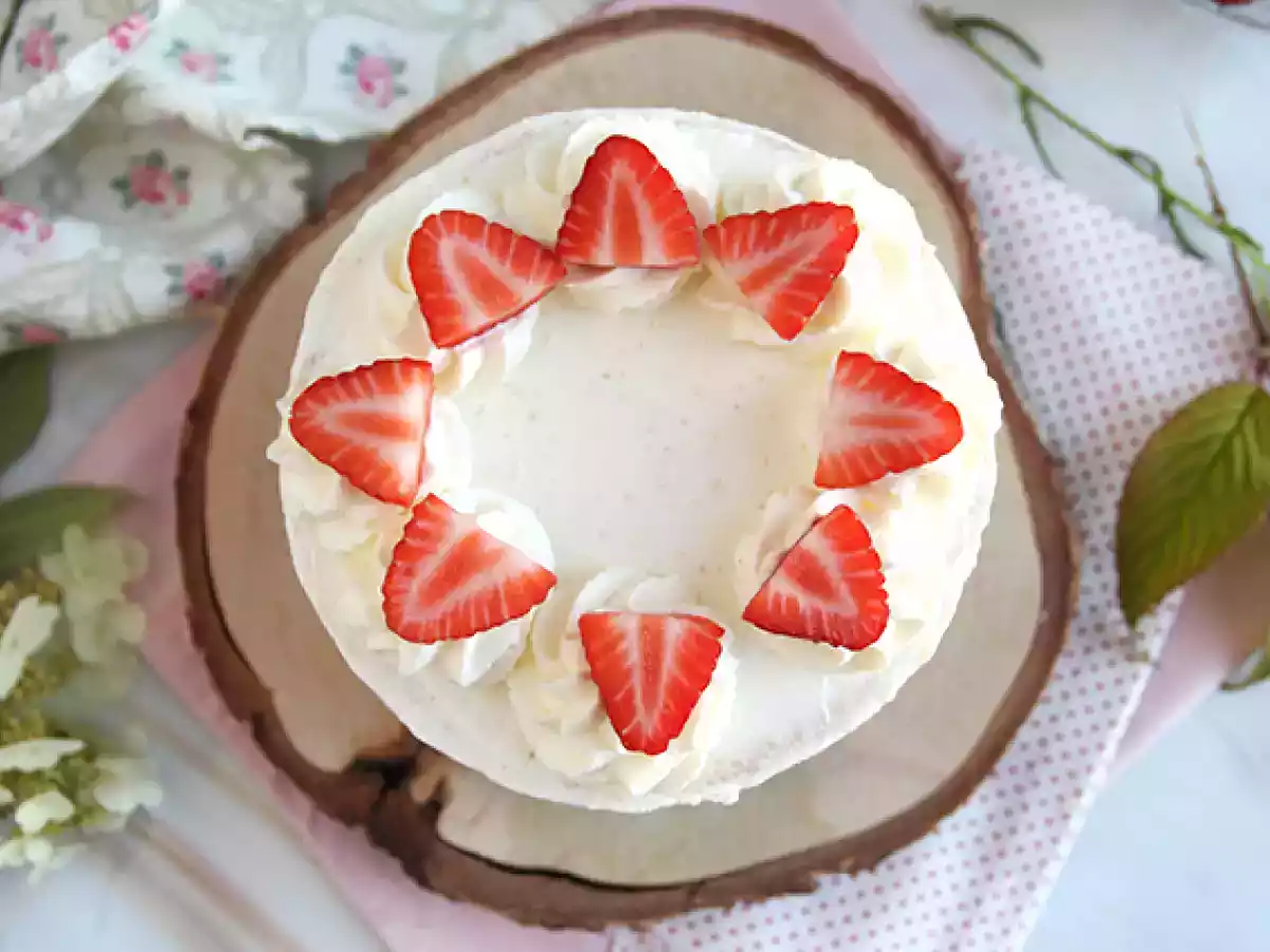 Vrstvený dort s jahodami a mascarpone krémem - foto 6