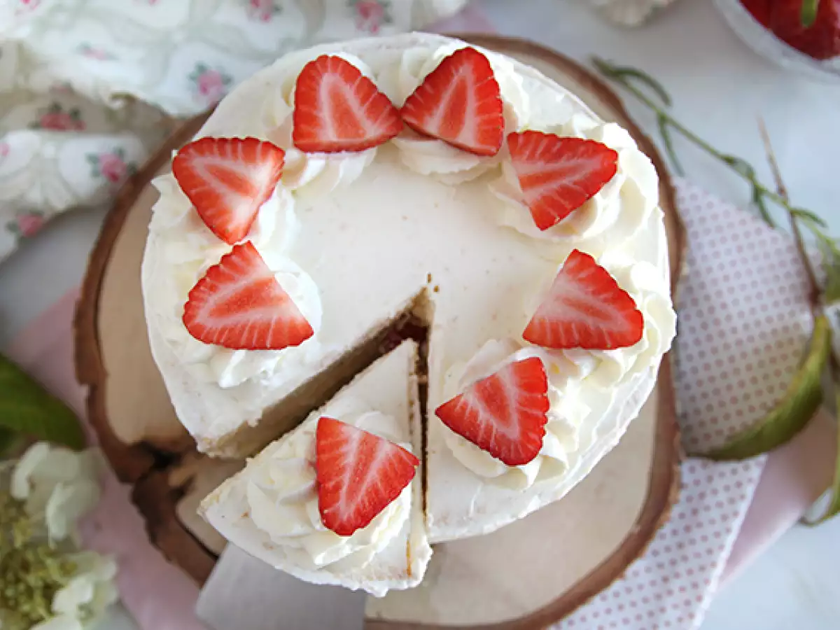 Vrstvený jahodový dort s mascarpone krémem - foto 3