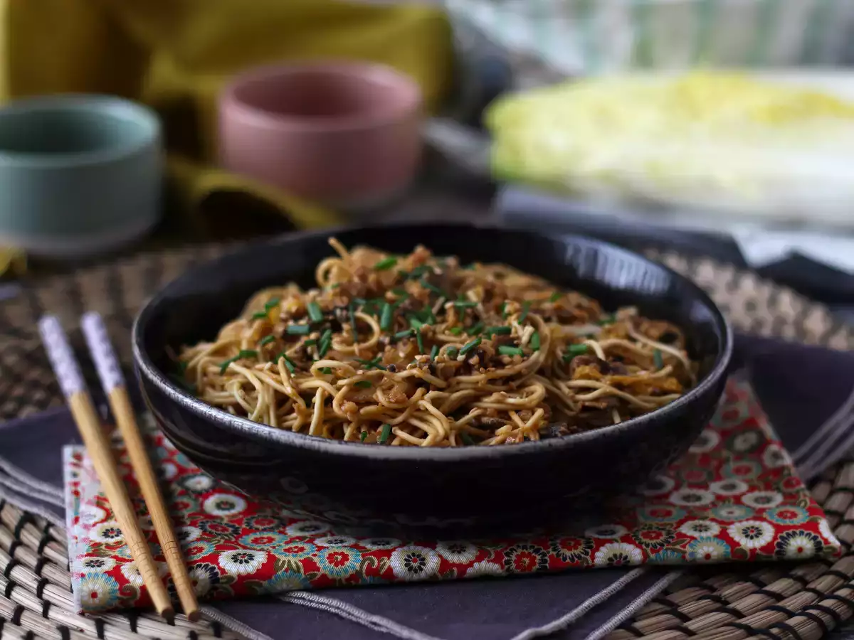 Wok s čínskými nudlemi (zelenina a texturované sójové bílkoviny) - foto 4